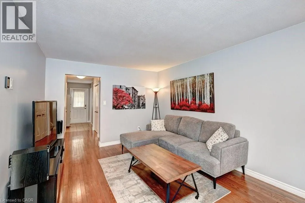 347 BUSHVIEW Crescent