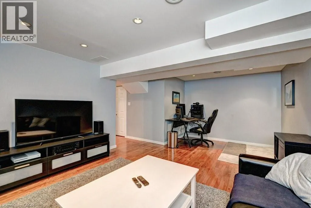 347 BUSHVIEW Crescent