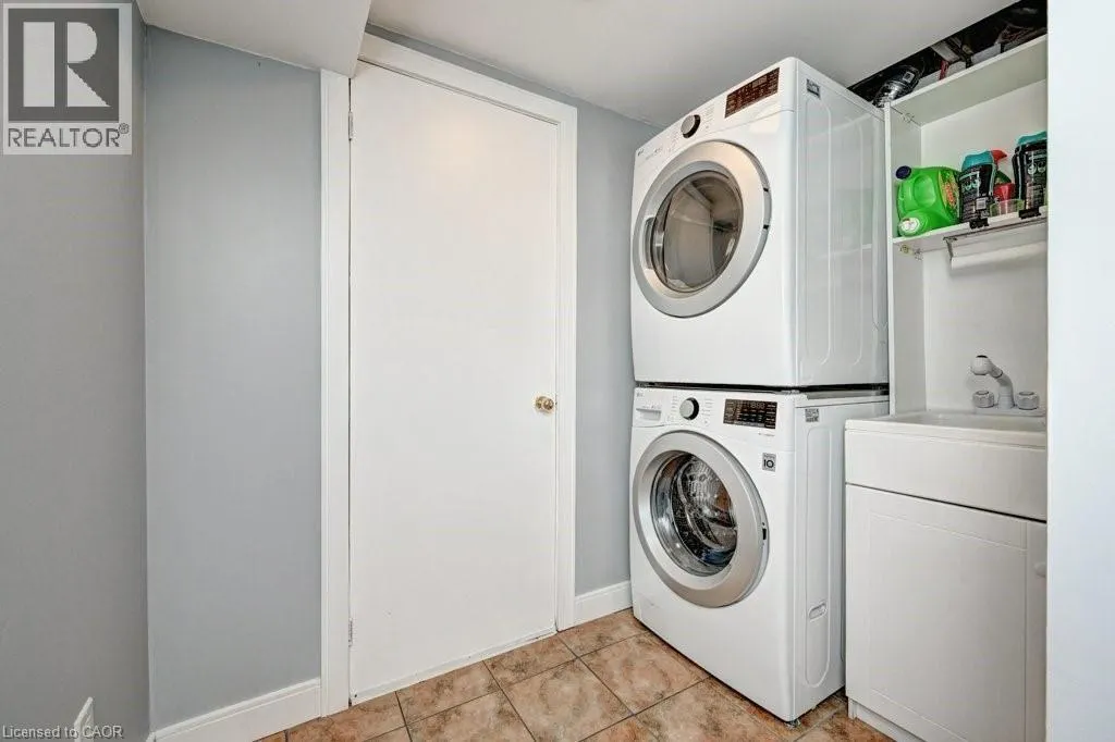 347 BUSHVIEW Crescent