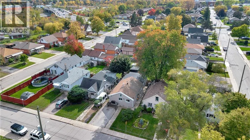 332 VANSITMART Avenue