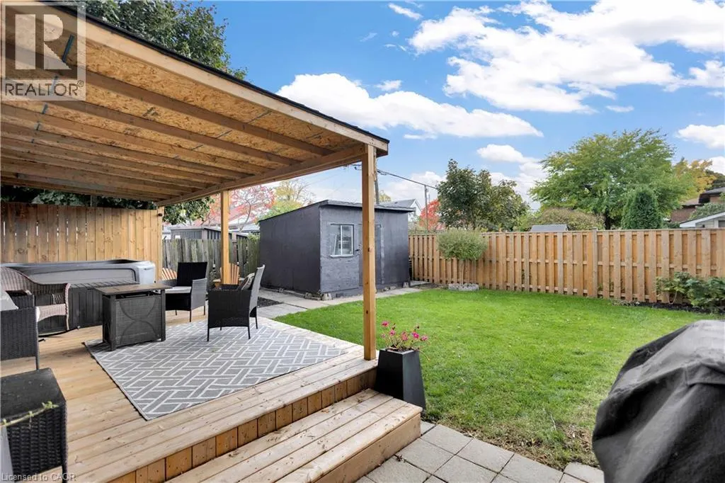 332 VANSITMART Avenue
