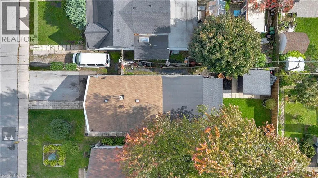 332 VANSITMART Avenue
