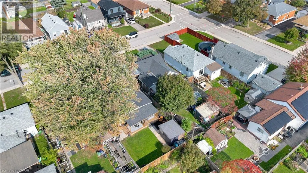332 VANSITMART Avenue
