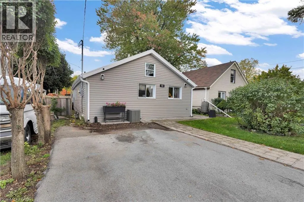 332 VANSITMART Avenue