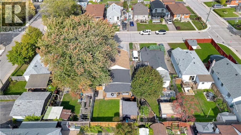 332 VANSITMART Avenue
