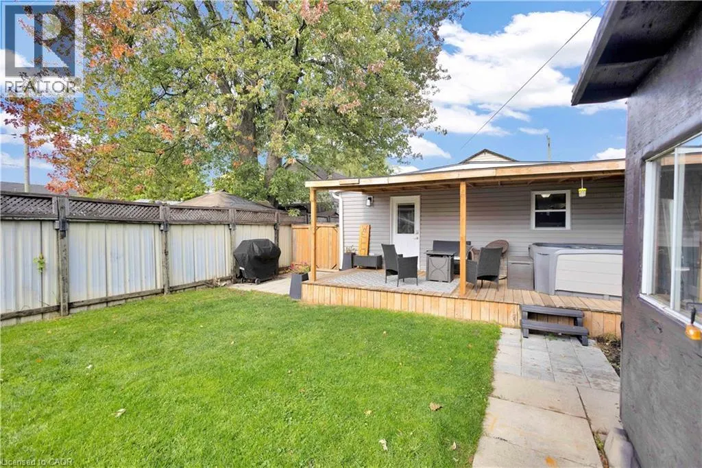332 VANSITMART Avenue