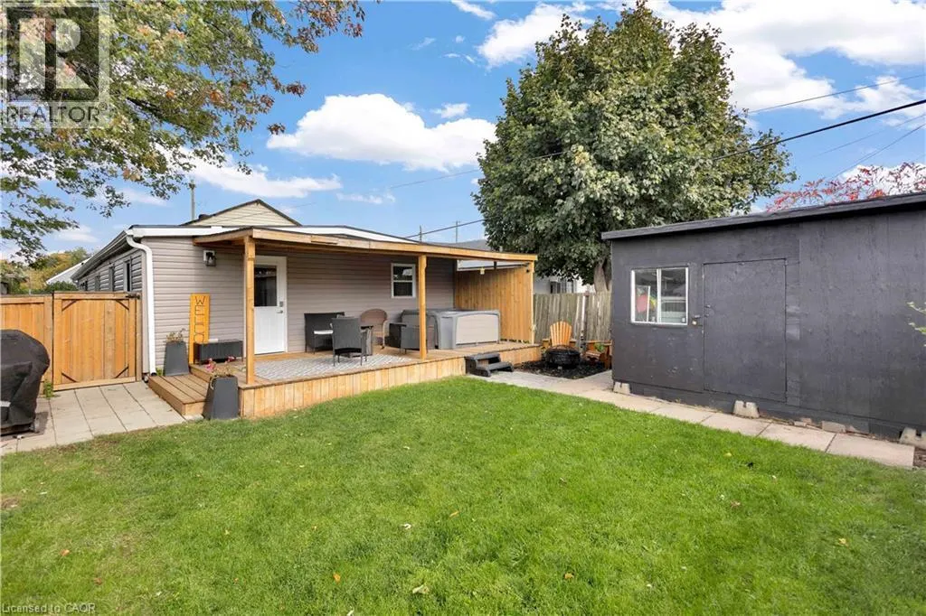 332 VANSITMART Avenue
