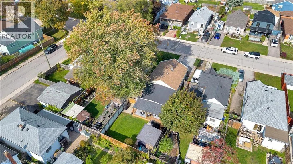 332 VANSITMART Avenue