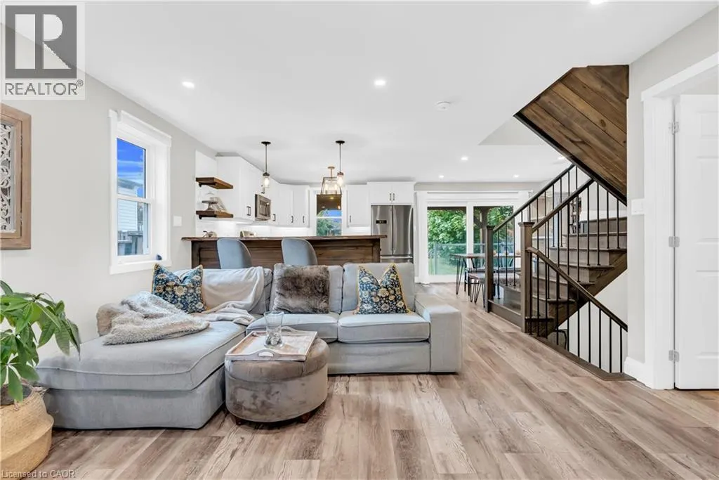 324 EAST 43RD Street