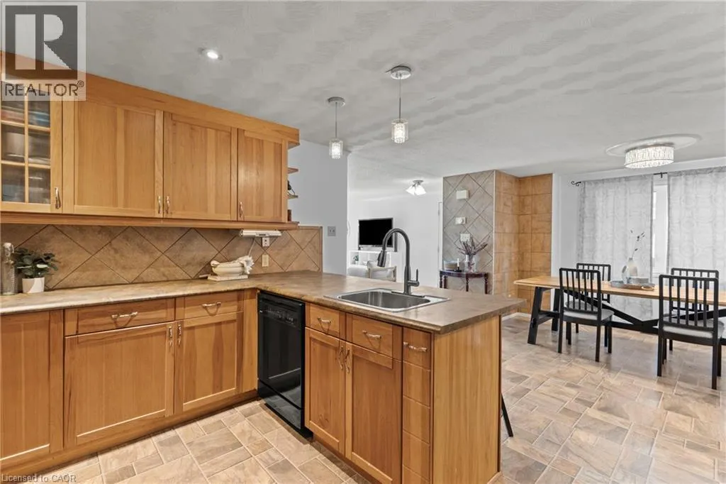 15 OAK Avenue Unit# a, #a