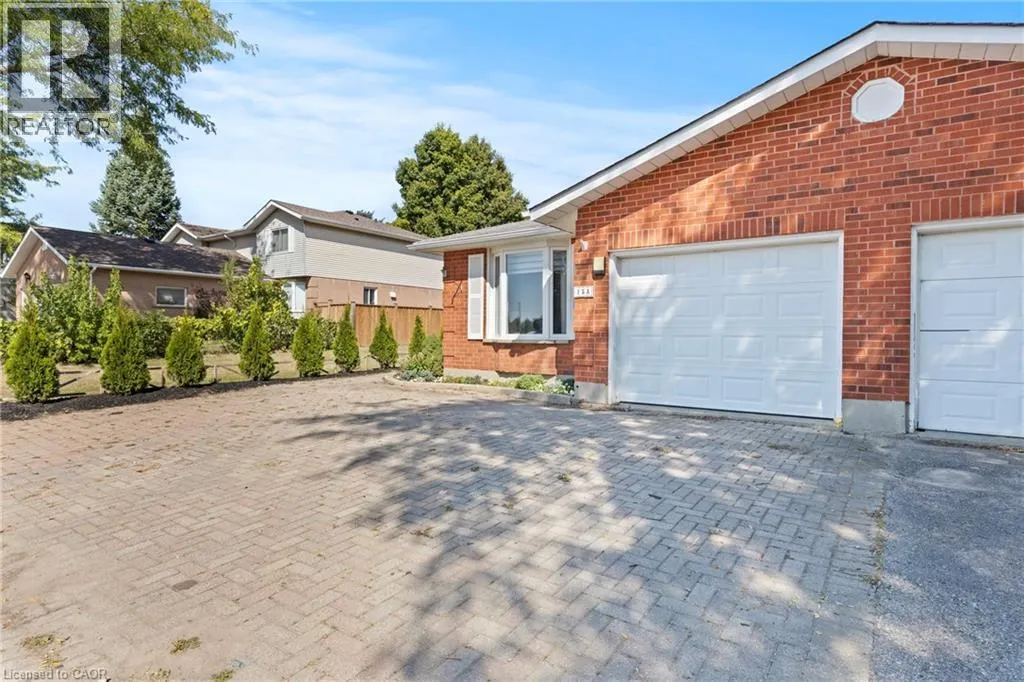 15 OAK Avenue Unit# a, #a