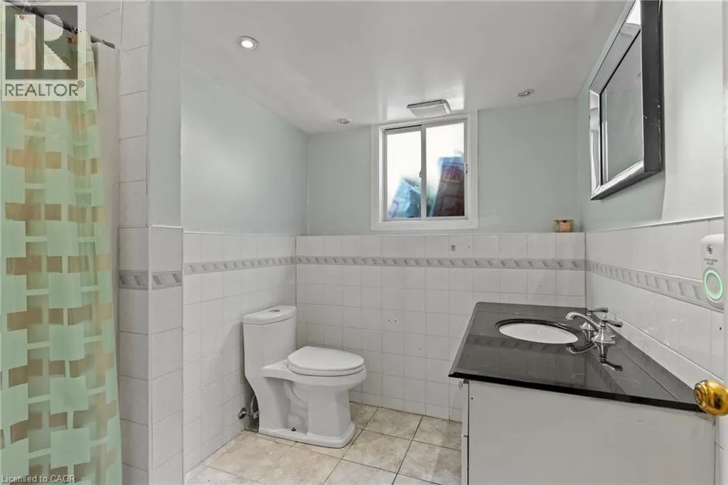 15 OAK Avenue Unit# a, #a