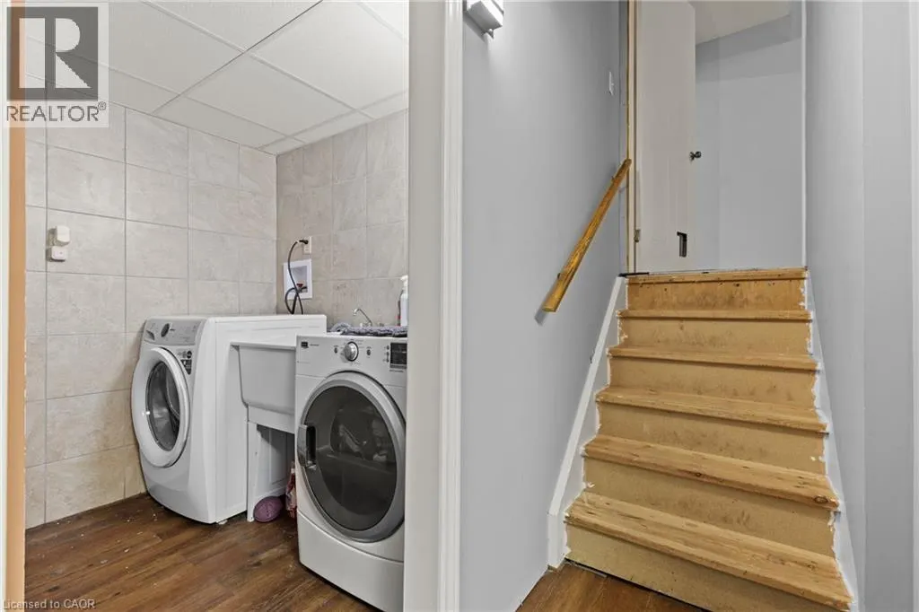 15 OAK Avenue Unit# a, #a