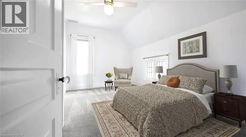 14 ROBINSON Street S