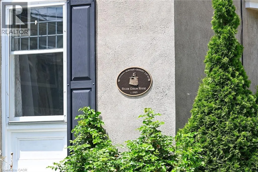 14 ROBINSON Street S