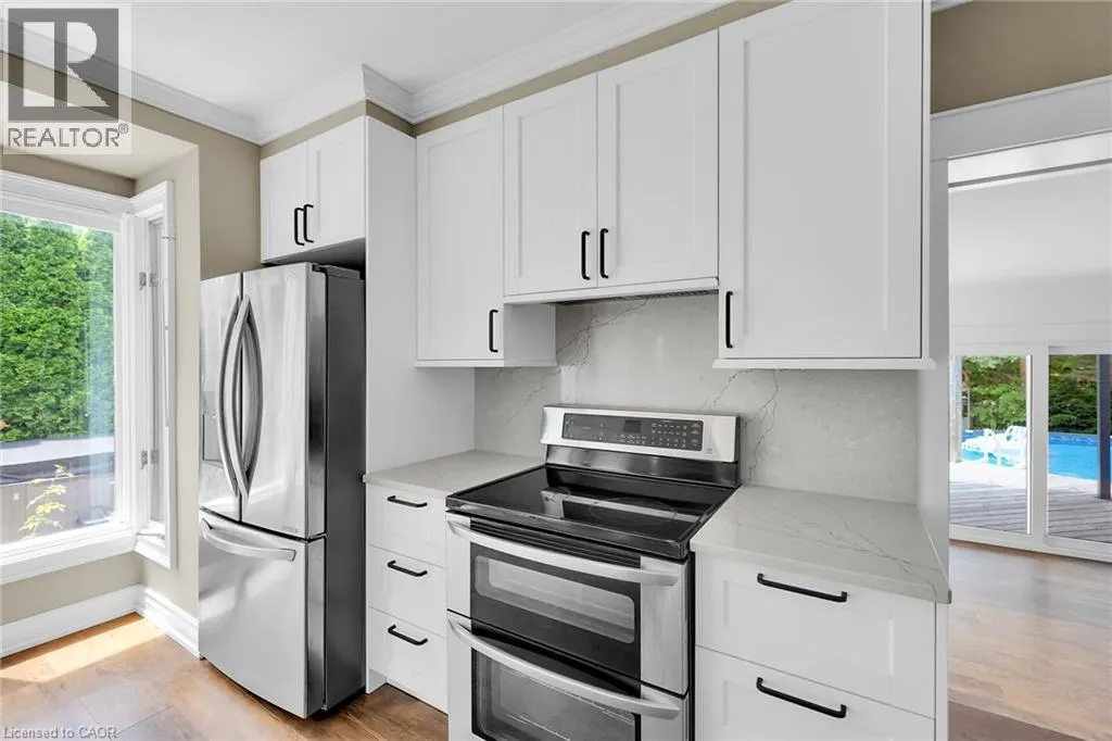 14 ROBINSON Street S