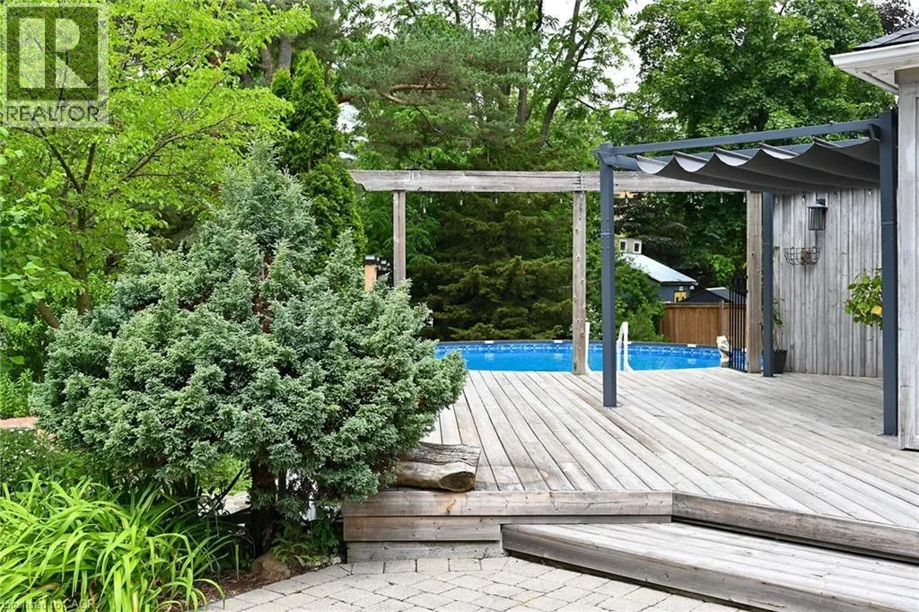 14 ROBINSON Street S