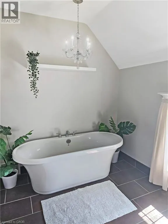 14 ROBINSON Street S