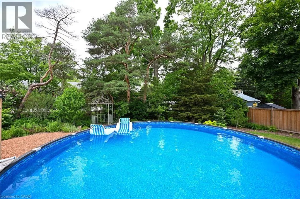 14 ROBINSON Street S