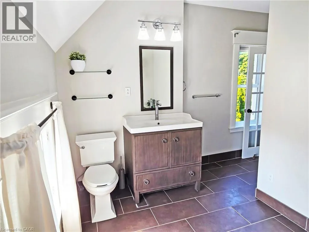 14 ROBINSON Street S