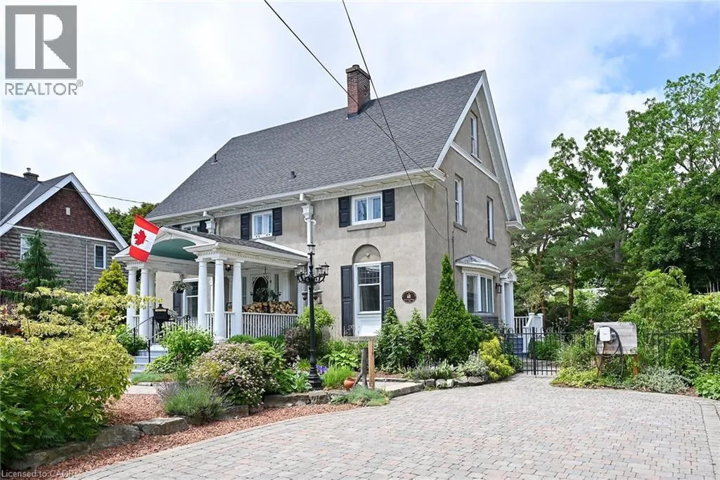 14 ROBINSON Street S