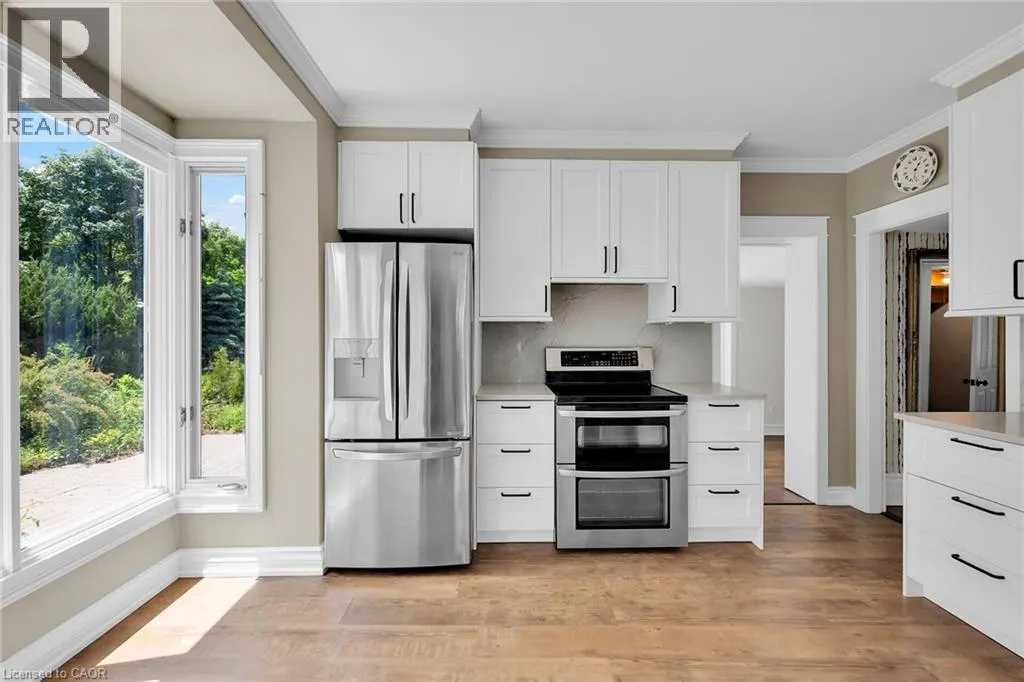 14 ROBINSON Street S