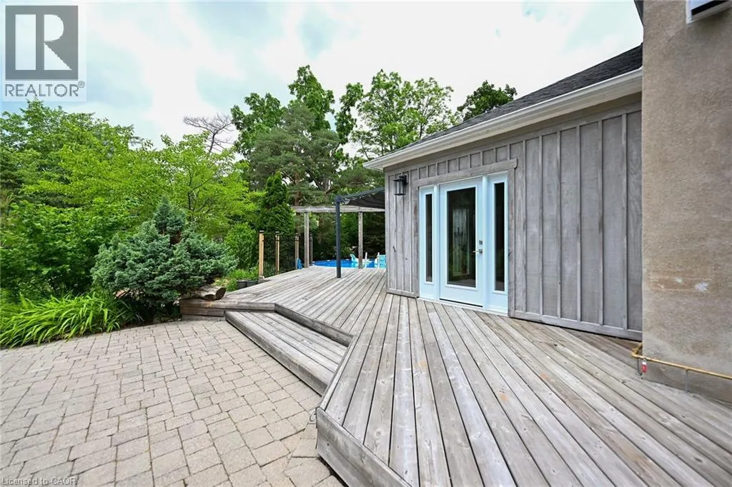 14 ROBINSON Street S