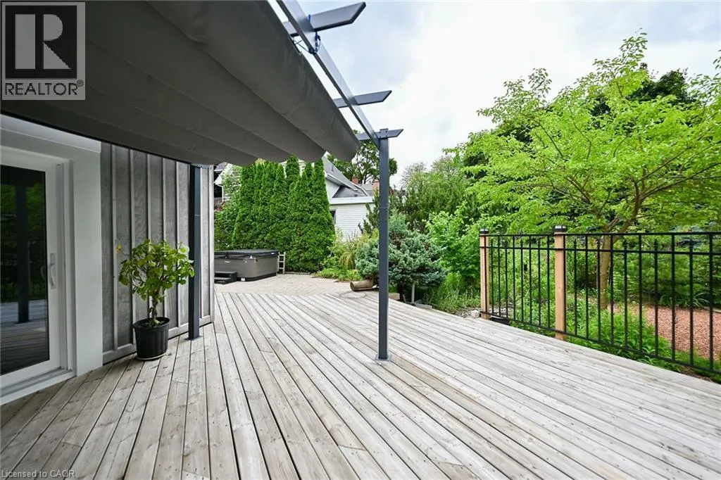 14 ROBINSON Street S