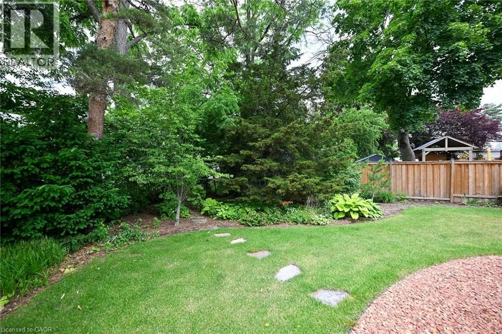 14 ROBINSON Street S