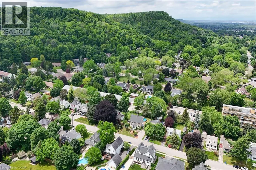 14 ROBINSON Street S