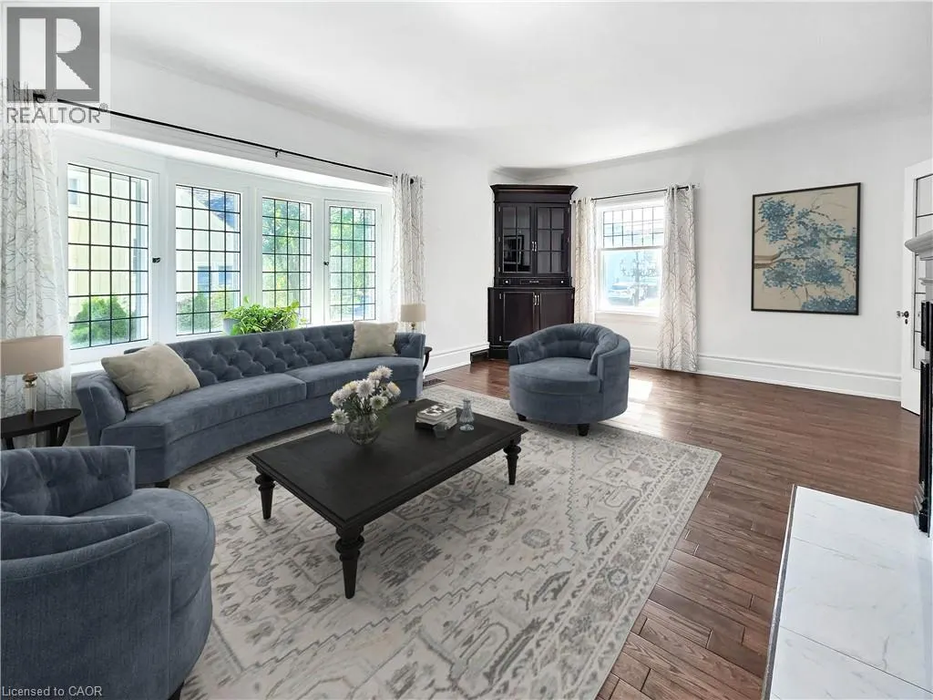 14 ROBINSON Street S