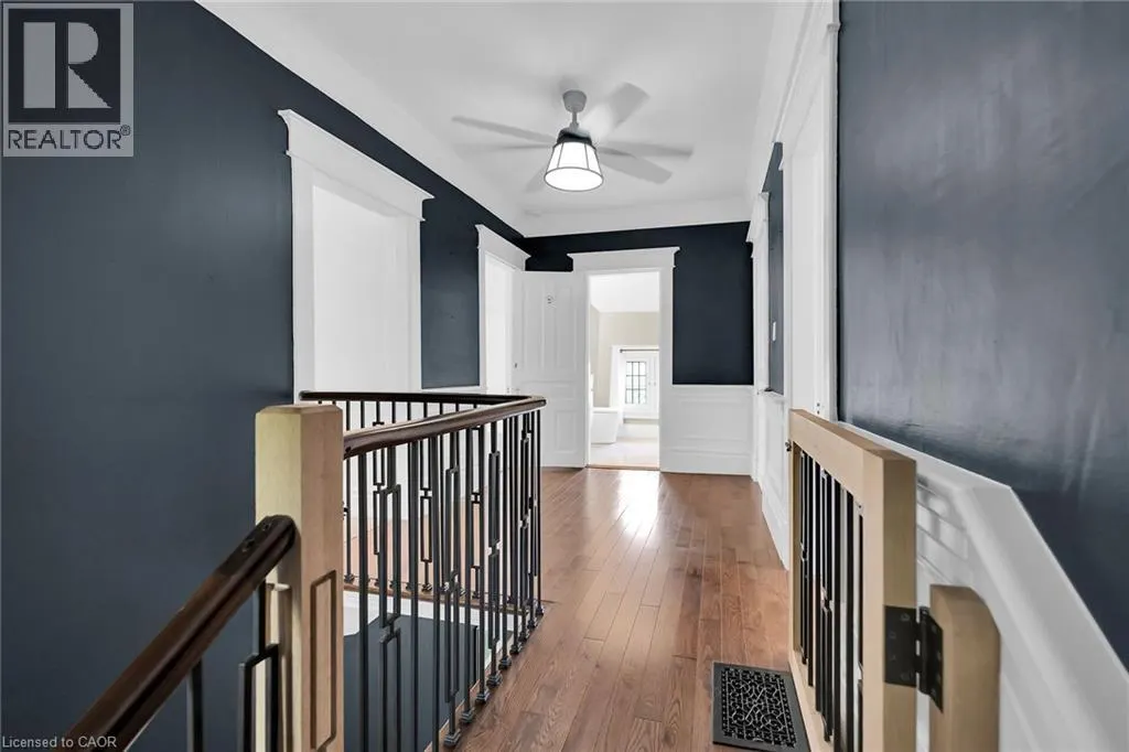 14 ROBINSON Street S