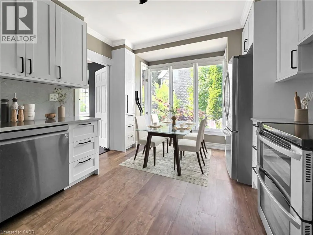 14 ROBINSON Street S