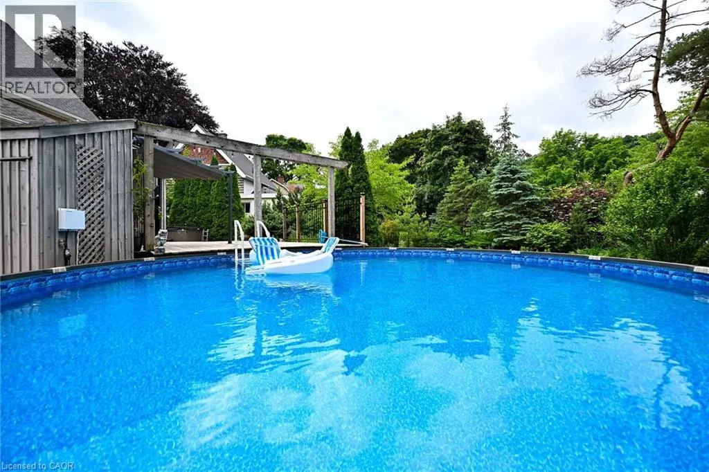 14 ROBINSON Street S