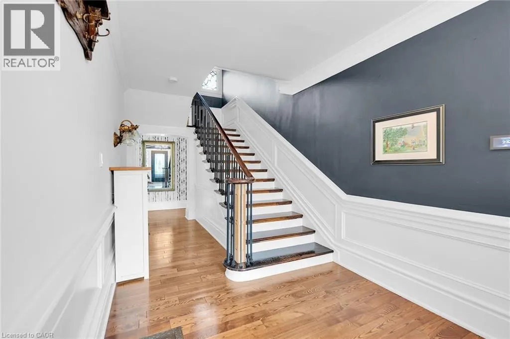 14 ROBINSON Street S