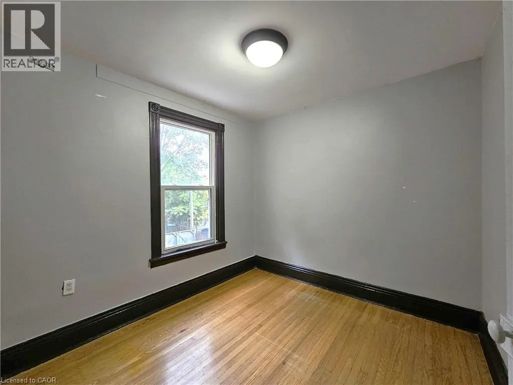 35 FAIRLEIGH Avenue N