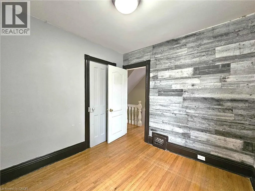 35 FAIRLEIGH Avenue N