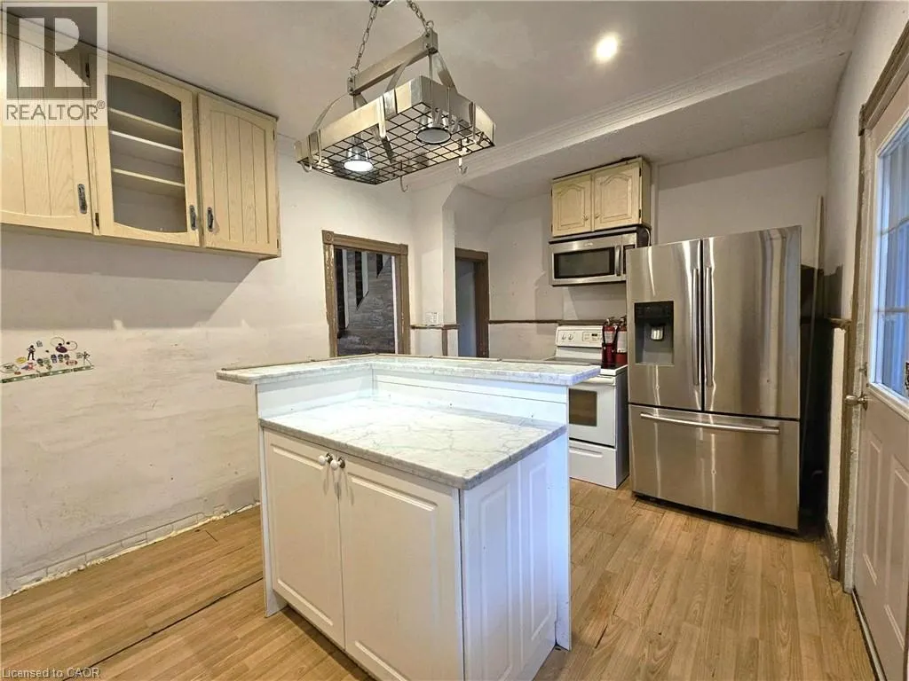 35 FAIRLEIGH Avenue N