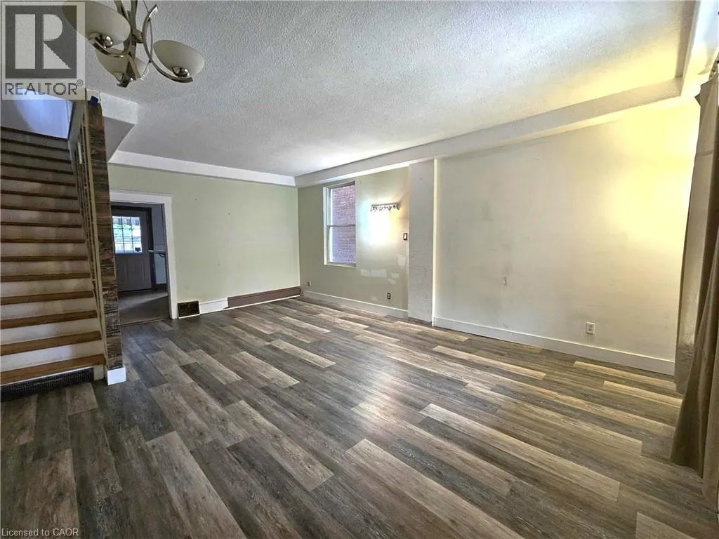 35 FAIRLEIGH Avenue N