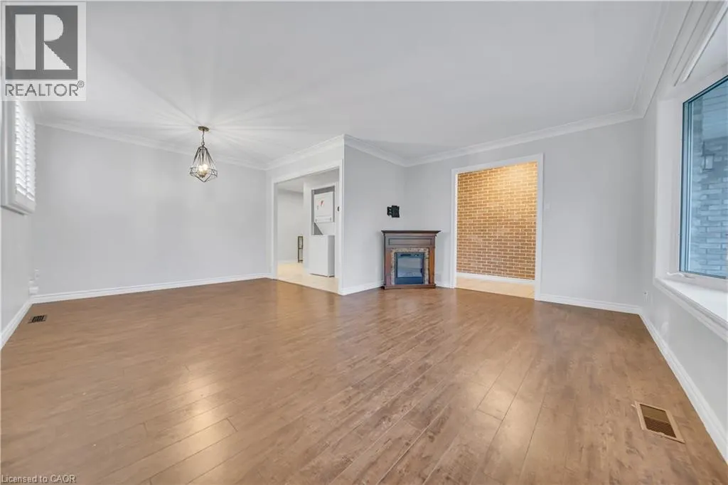 88 GLEN LAKE Crescent