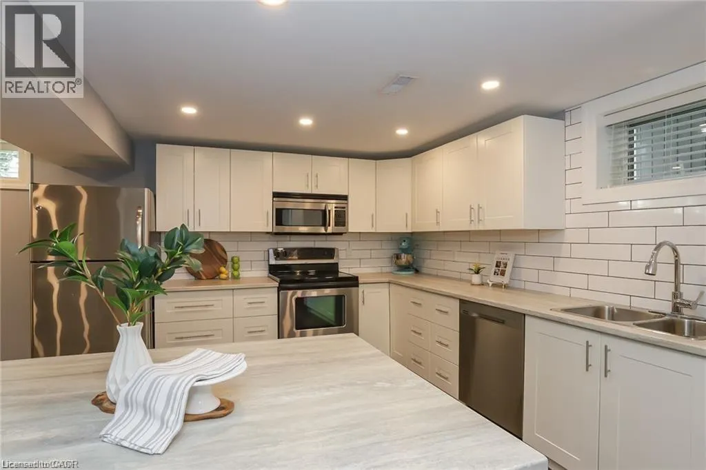 122 BUCKINGHAM Drive