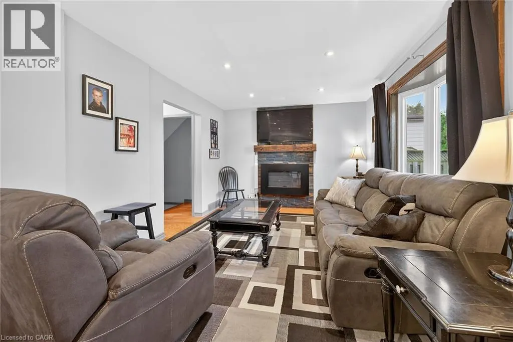 211 BIRCHCLIFFE Crescent