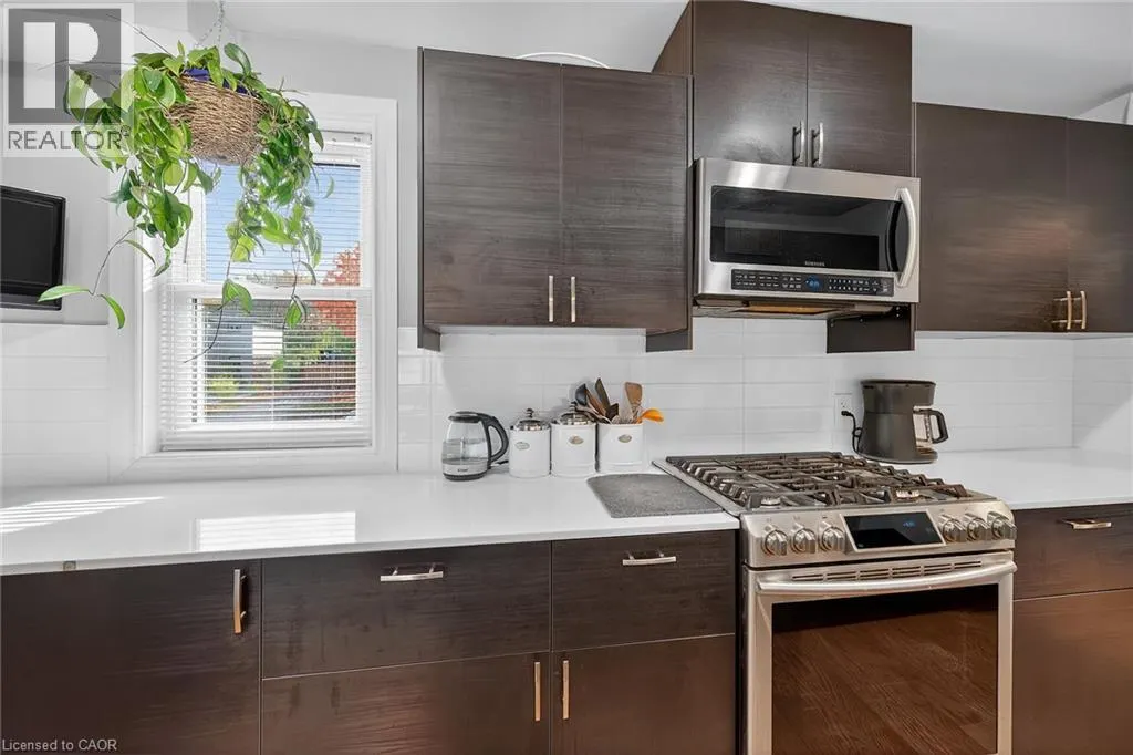 211 BIRCHCLIFFE Crescent