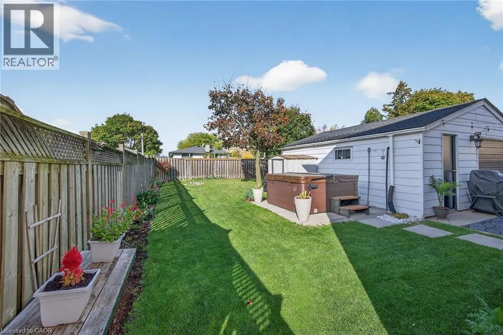 211 BIRCHCLIFFE Crescent