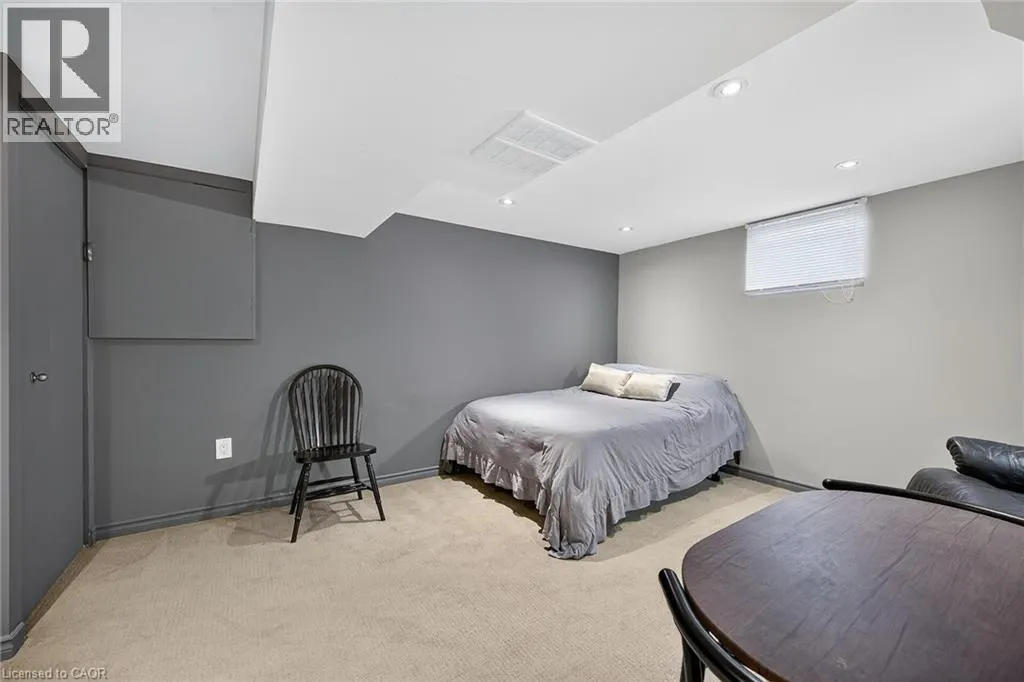 211 BIRCHCLIFFE Crescent