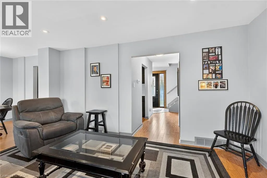 211 BIRCHCLIFFE Crescent