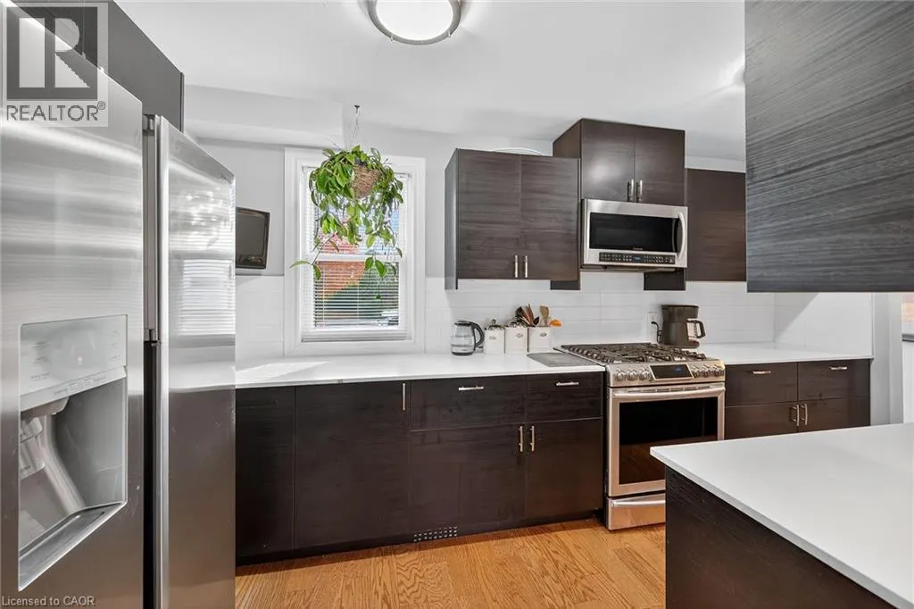 211 BIRCHCLIFFE Crescent