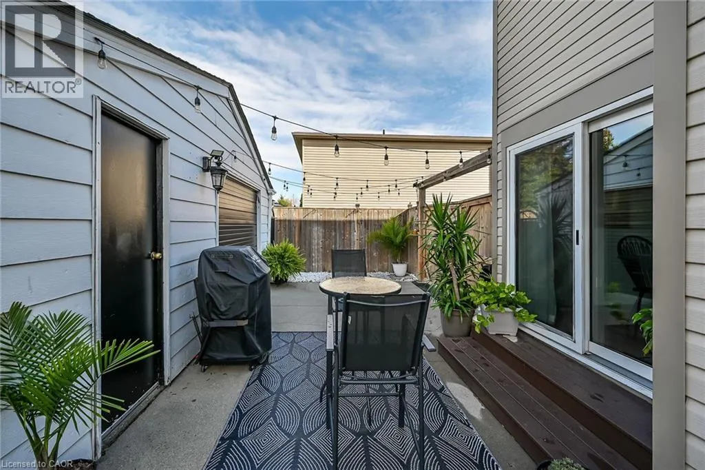 211 BIRCHCLIFFE Crescent