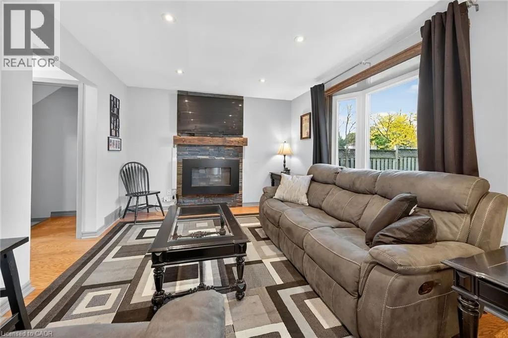 211 BIRCHCLIFFE Crescent