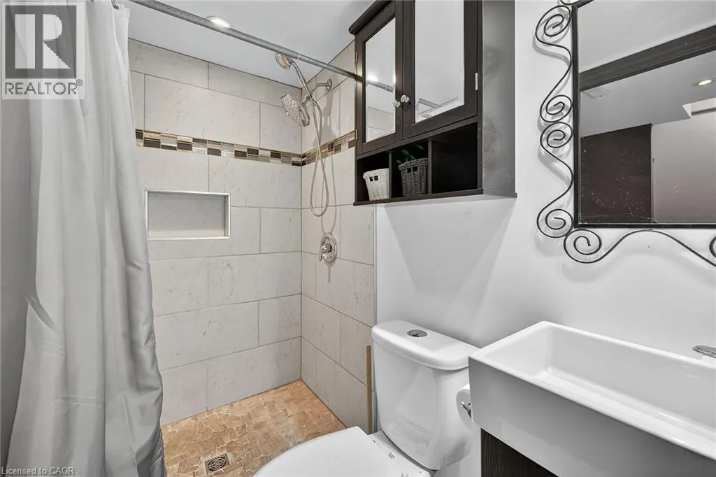 211 BIRCHCLIFFE Crescent